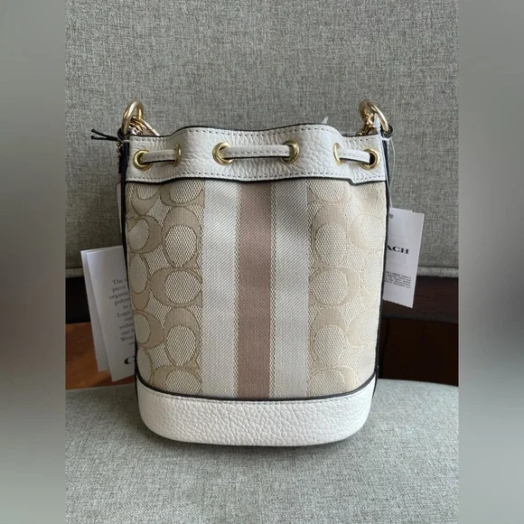 NWT！COACH MINI DEMPSEY BUCKET BAG IN SIGNATURE JACQUARD WITH STRIPE（C8322）V-Day